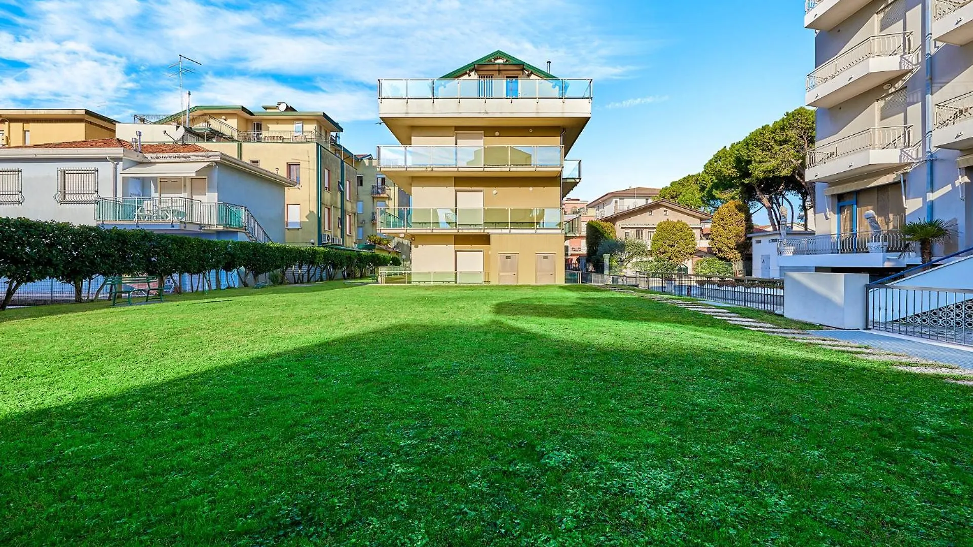 Jesolo Sun Beach House - Host Solution 0*, Lido di Jesolo Italy